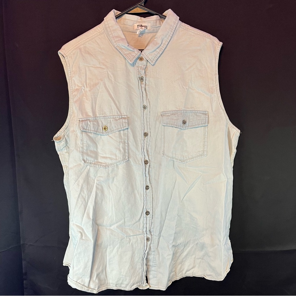 All Kris White Jean shirt Size 3X pictures below show conditions.